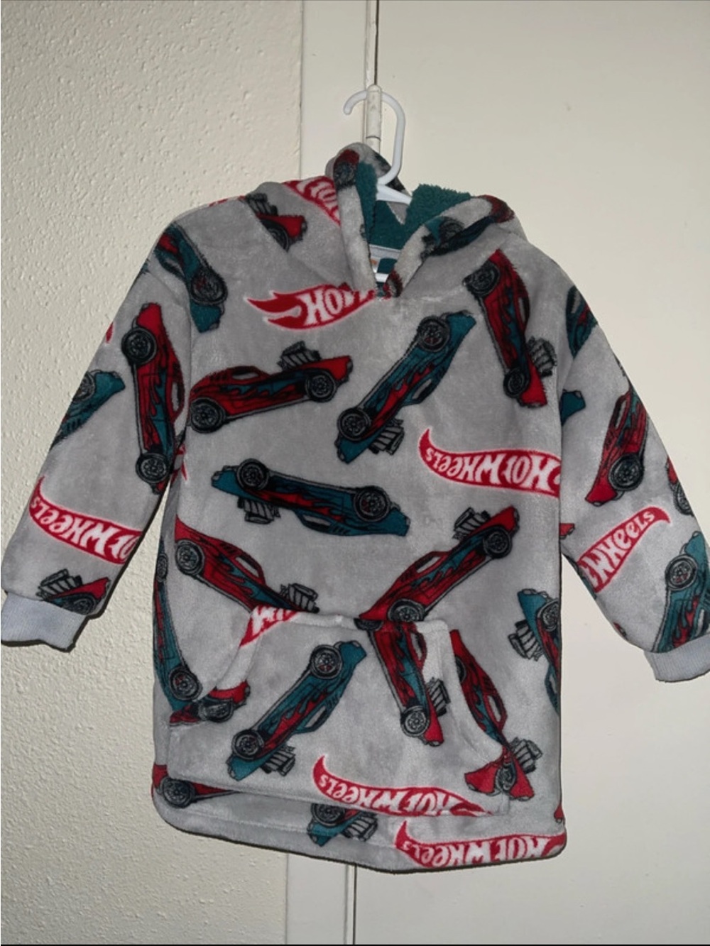 Kids' Gray Hooded Fleece Pullover with Red & Teal Car Print